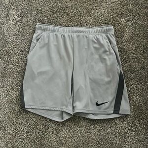 NIKE ATHLETIC SHORTS